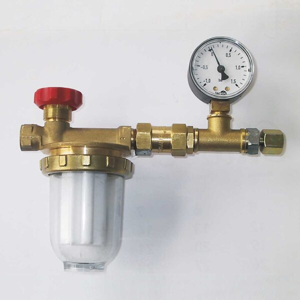 Suction connection with manometer for negative suction pressure